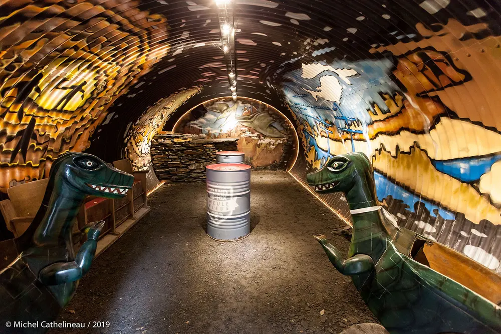 La cave et ses dinosaures